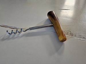 Tire-bouchon artisanal en corne naturelle, ouvre-bouteille de style vintage pour bar, cuisine et usage domestique - Product Image 5