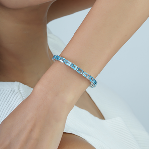 Pulsera de tenis de plata 925 para mujer con topacio azul de corte octogonal, engaste de puntas, diseño geométrico clásico, joyería para uso diario - Product Image 2