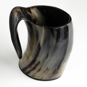 Chope médiévale artisanale de haute qualité, écologique, en corne de buffle naturelle, avec poignée, pour bière et vin, compatible lave-vaisselle - Product Image 1