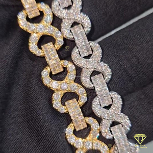 Pulsera de lujo con diamantes cultivados en laboratorio, redondos y en forma de baguette, con acabado en oro y plata. - Product Image 4