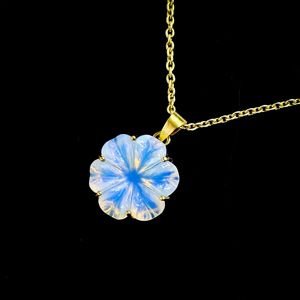 Colgante de flor de opalita AAA tallado a mano, collar de cristal con flor para mujer, colgante de piedra preciosa de opalita natural para mujer, venta al por mayor - Product Image 2