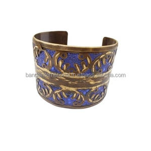 Artificial Jewellery With <b>Engraving</b> Design Bracelet for Woman Iron Materiel Woman Bracelet With Gold And Green Color Filling - Product Image 5