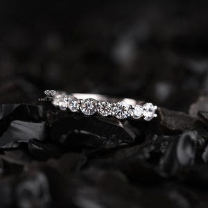 Anillo de Eternidad de Oro Blanco con Diamante Ovalado Cultivado en Laboratorio, Anillo de Boda, Joyería de Aniversario - Product Image 4