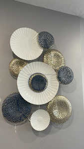 Art mural en métal avec anneaux superposés verticaux, style nordique de luxe léger |   Panneau mural en maille dorée bronze à disques radiaux pour salon - Product Image 6