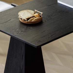 Table à manger rectangulaire en bois massif de luxe moderne, design minimaliste noir, base géométrique contemporaine, 6 places, pour la maison - Product Image 4
