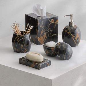 Ensemble d'accessoires de salle de bain en marbre vert foncé, souvent appelé marbre Verde Guatemala ou marbre vert forêt, pour la décoration de salle de bain. - Product Image 2