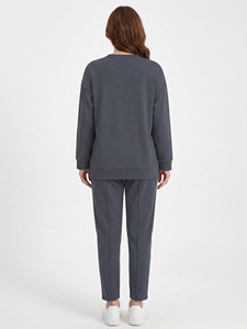 Conjunto de Sudadera Oversize y Pantalones de Pierna Recta con Ribete en Contraste, Color Liso, Cuello Redondo, Estilo Casual para Otoño, Personalizable con tu Marca - Product Image 2