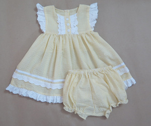 Conjunto de Vestido para Bebé Niña con Rayas Rosas y Detalles de Encaje Blanco - Product Image 6