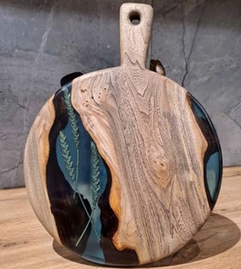 Planche à découper en résine artisanale, élégante et fonctionnelle, bloc de découpe de cuisine en résine et bois, matériau en résine de haute qualité - Product Image 3