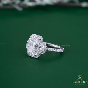 Bague de fiançailles à trois pierres en diamant de laboratoire taille radiant certifié IGI, or massif, produit certifié - Product Image 4