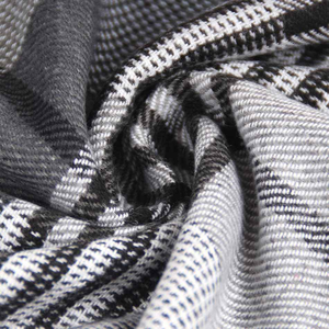 Châle classique en laine à carreaux, longue écharpe d'hiver pour femme avec franges, motif teint en fil - Product Image 5