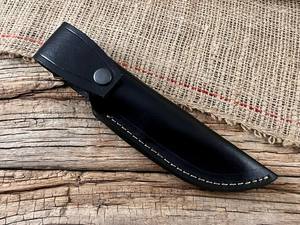 Cuchillo de desollar de hoja fija de acero de Damasco forjado a mano con funda, cuchillo de caza y camping OEM personalizado de espiga completa con mango de madera de nogal - Product Image 6