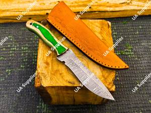Cuchillo de caza de hoja fija de acero de Damasco hecho a mano para exteriores con mango de madera Pakka personalizado y colorido, y funda de transporte de cuero OEM - Product Image 5