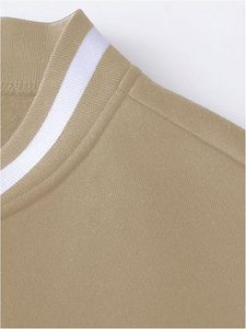 Chaqueta Varsity Chicago 23 para Hombre, Color Bronceado con Mangas Blancas, Cierre de Botones, Exterior de Poliéster y Algodón, Cuello Camisero, Estilo Otoñal - Product Image 3