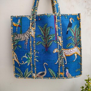 Sac fourre-tout matelassé en coton fait main pour femme, avec fermeture éclair, motif imprimé indigo bleu, thème jungle safari, sac à bandoulière écologique - Product Image 5