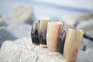 Tasses à bière médiévales authentiques en corne de buffle, faites à la main, pour la cérémonie du mead, lot de 3 tasses en corne naturelle - Product Image 4