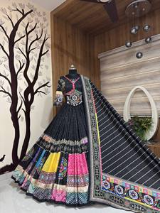 Conjunto de Lehenga de Algodón Muselina Pesado Royal Mirror Glow, Completamente Cosido, Largo hasta el Suelo, Sin Arrugas, de Secado Rápido, con Trabajo de Espejo Real y Encaje Lampi - Product Image 1