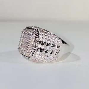 แหวนฮิปฮอปสำหรับทุกเพศ ประดับเพชรโมอิสซาไนต์เคลือบโรเดียมคุณภาพพรีเมียม ระยิบระยับ เหมาะสำหรับแฟชั่นประจำวันและโอกาสพิเศษ จากอินเดีย - Product Image 2