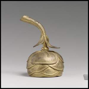 Cloche musicale nautique vintage et artisanale en laiton gravé pour Noël, mariage, anniversaire et décoration intérieure/extérieure - Product Image 2