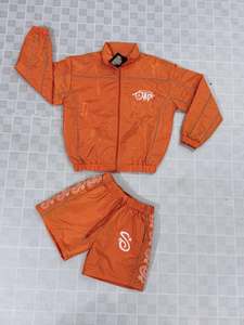 ชุดเซ็ตเสื้อแจ็คเก็ตและกางเกงขาสั้นกันลมสองชิ้นสำหรับผู้ชาย ผลิตจากโพลีเอสเตอร์/ไนลอน เป็นมิตรต่อสิ่งแวดล้อม สวมใส่สบาย พร้อมซิป - Product Image 3
