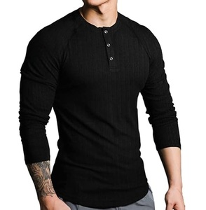 เสื้อยืดแขนยาวทรงสลิมฟิตสำหรับออกกำลังกายผู้ชาย เนื้อผ้านิตเทอร์มอลแบบวาฟเฟิลเนื้อนุ่ม ย้อมสีพื้น ทรงเข้ารูป สีขาวล้วน - Product Image 2