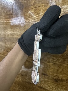 Pendentif vertical lettre personnalisée en moissanite micro-pavée, très demandé, bijoux de luxe hip-hop pour hommes et femmes, en vente - Product Image 3