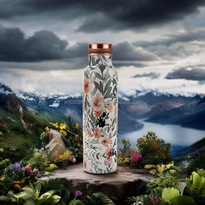 Botella de agua de cobre Wellness con diseño estampado de esmalte trabajo floral manteniendo el agua naturalmente fresca y saludable - Product Image 6