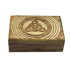 Boîte décorative en bois de qualité supérieure Triquetra Sculpture sur le dessus Parfait pour le stockage de bijoux à un prix compétitif - Product Image 1