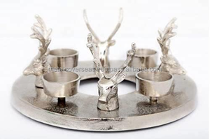 Portavelas de Reno redondo de metal con copas de candelita Portavelas estilo CORONA DE Navidad con cabezas de Reno plateadas - Product Image 6