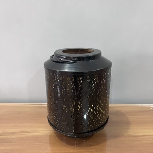 Farol de Hierro de Diseño Artesanal L649, Decoración para el Hogar, Acabado Negro, 5X5X6.25 Pulgadas, de Uttar Pradesh - Product Image 3