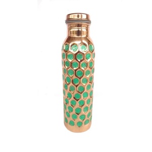 Botella de Cobre Puro con Diseño Moderno y Elegante para una Hidratación Saludable y un Uso Diario Sofisticado a Precio de Mayoreo - Product Image 1