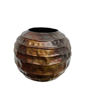 Elegante Florero Moderno de Aluminio - Base Antideslizante Hecha a Mano, Ligera y Duradera para Bodas, Ramadán, Hogar/Oficina, Mesa o Suelo - Product Image 1