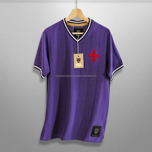 T-shirt classique à manches courtes pour homme, coupe régulière, inspiré des légendes du football, en jersey 100% coton, personnalisable, Drop Needles Fabrics - Product Image 2
