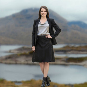 Falda Kilt Tradicional Clásica con Correas y Hebillas Negra para Mujer, Estilo Highland, 2026 - Product Image 1