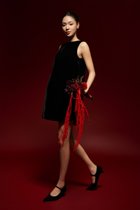 Robe courte en velours rayé pour femme, col bateau, respirante, coupe ample, manches classiques, style décontracté minimaliste, fabriquée au Vietnam - Product Image 5