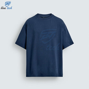 Camiseta Azul Marino de Manga Corta con Cuello Redondo y Estampado Frontal para Hombre, Estilo Casual, 100% Algodón Jersey - Product Image 1