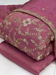 Collection de mariée la plus vendue : Tissu en soie pure chatoyante avec broderies manuelles et dupatta assorti pour tenue de mariage de luxe - Product Image 4