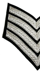 El chevron de 4 barras (cuatro franjas en forma de V) es el insignia más común del rango de Sergeant. - Product Image 2