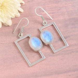 Pendientes de Piedra Lunar Arcoíris, Plata de Ley 925, Pendientes Colgantes Hechos a Mano, Joyería Minimalista con Piedras Preciosas, Regalo - Product Image 1