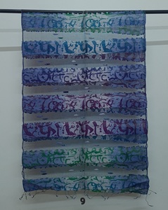 Écharpe en soie mélangée avec calligraphie arabe - Product Image 3