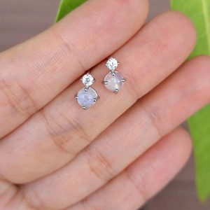 Boucles d'oreilles clous en argent sterling 925 plaqué or avec pierre de lune arc-en-ciel et zircon cubique délicat, bijou de naissance, cadeau pour femme, mariage et soirée - Product Image 4