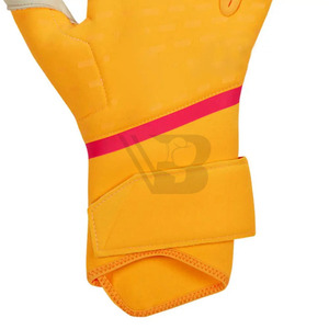 Wholesale Latex Goalkeeper Soccer Gloves Wrap Wrist Strap Durable Breathable Goalkeeper Soccer Gloves - Product Image 4
