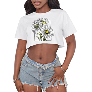 T-shirt court élégant et tendance pour femme, en tissu doux, à manches courtes, en tissu côtelé, coupe ajustée, haut tendance pour les tenues de club et de soirée - Product Image 1