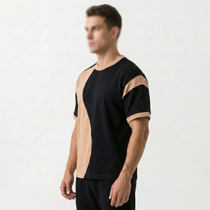 เสื้อยืดแขนสั้นผู้ชายลายบล็อกสี คอโอ ทรงปกติ ชายเสื้อแบบริบ สไตล์ลำลอง - Product Image 5