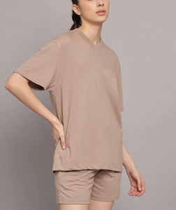 ชุดเสื้อยืดและกางเกงขาสั้นผ้าฟลีซ 2 ชิ้น สำหรับผู้หญิง ผลิตแบบ OEM/ODM ผ้าฝ้าย 100% สีพื้น พร้อมโลโก้พิมพ์ลาย 3 มิติ ตามสั่ง - Product Image 6
