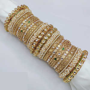 Diseñador Glam Finish Kundan Meenakari y Pearl Bangles Set Elegante joyería chapada en oro para bodas y ocasiones festivas - Product Image 1