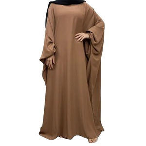 Abaya vert forêt avec manches chauve-souris larges et niqab assorti pour une tenue islamique modeste et couvrante pour les femmes religieuses - Product Image 4