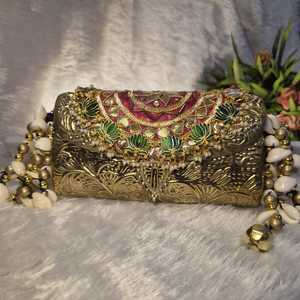 Sacs à perles en métal gravés et embossés pour décorations de mariage et cadeaux de mode - Fournitures de gros pour boutiques de détail - Product Image 4
