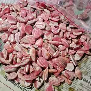 พลอยโรโดโครไซต์สีชมพูขาวธรรมชาติทรงหลังเบี้ย คุณภาพสูง ราคาขายส่ง งานแฮนด์เมดสำหรับทำเครื่องประดับ - Product Image 1