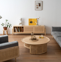 Table basse ronde en bois massif de style moderne et luxueux avec panneaux latéraux en rotin naturel pour hôtel, salon, appartement